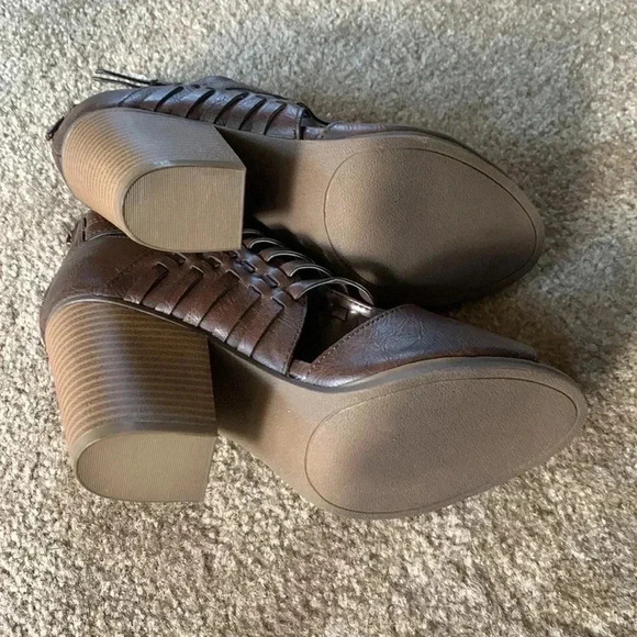 CloudWalkers by Avenue Kiera Brown Perp Toe Booties Size 8.5 - Picture 3 of 6